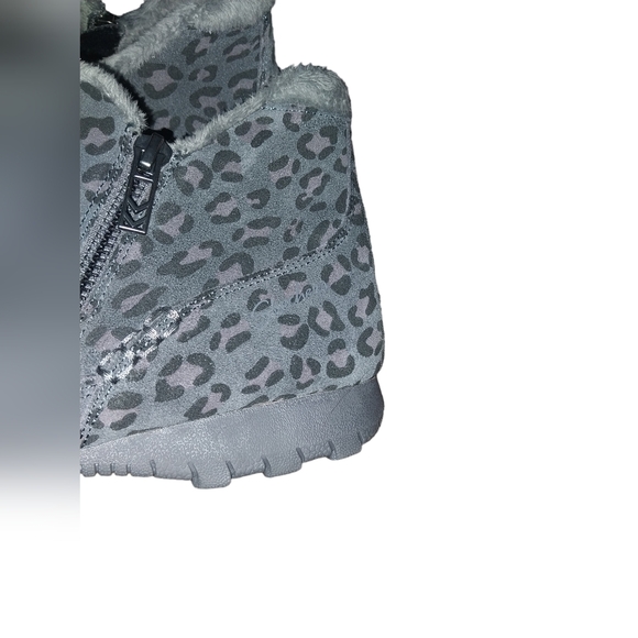 Skechers gray cheetah print booties size 10 - Picture 7 of 14